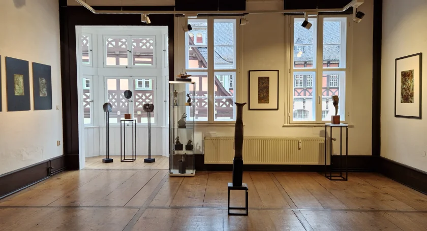 Ausstellung Armin Wildner. Form und Struktur - Bronzen und Experimentelle Malerei