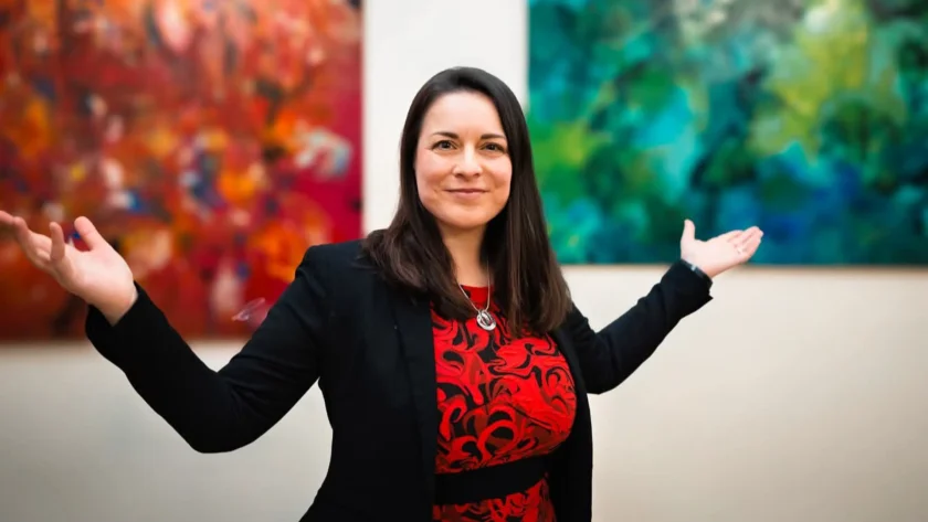 Ausstellung "MOMENTUM - Innehalten in Farbe" von Melanie Kuna-Drechsler