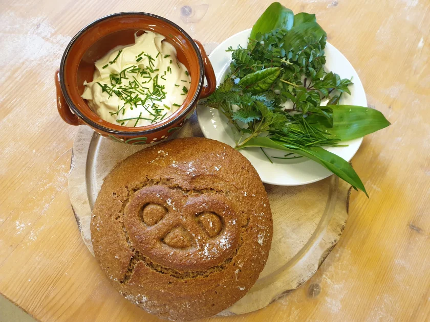 BackZeit: Ferienbackaktion Brot & Kräuterquark