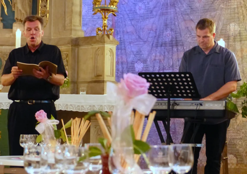 Bibel / Orgel / Wein