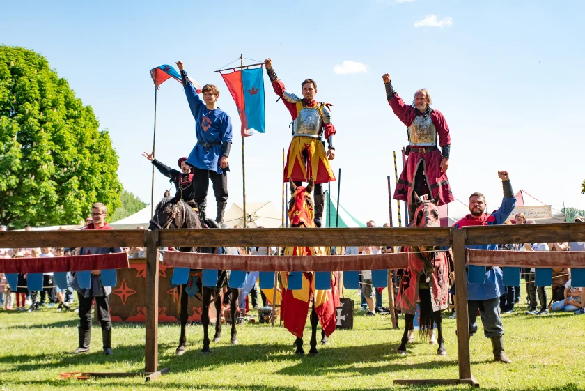 Carnica Spectaculi - Ritterfest im Kurpark Thale - Auf zum großen „Ritterfest“ mit der ganzen Familie, in den Kurpark der Hexenstadt Thale. Kommt & lasset euch verzaubern !!