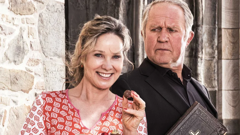 Chocolat – mit Ann-Kathrin Kramer, Harald Krassnitzer & Les Manouches du Tannes - Ein betörendes Märchen für Erwachsene, eine klassische Screwball-Komödie, mit der mitreißenden Live-Musik im Stile Django Reinhardts