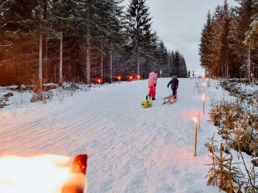 Feuer und Freunde – Rodeln im Feuerschein - Rodelspaß im Feuerschein
