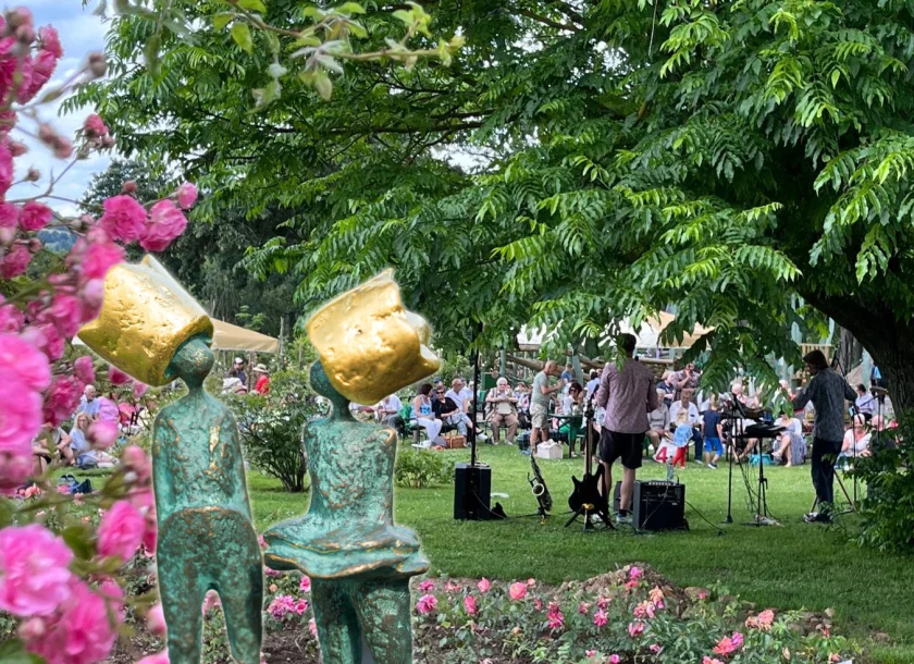 Große Outdoor-Kunstausstellung im Europa-Rosarium Sangerhausen