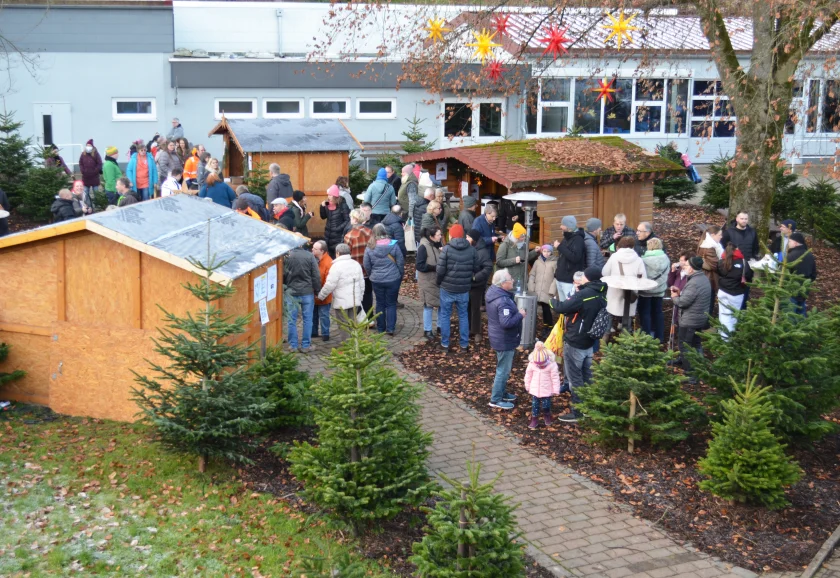 Harz-Weser-Weihnachtsmarkt - Am Samstag, 28. November 2026, lädt die Werkstatt Osterode der Harz-Weser-Werke von 11:00 bis 17:00 Uhr zum traditionellen Weihnachtsmarkt in den Rotemühlenweg 21, Osterode am Harz ein.