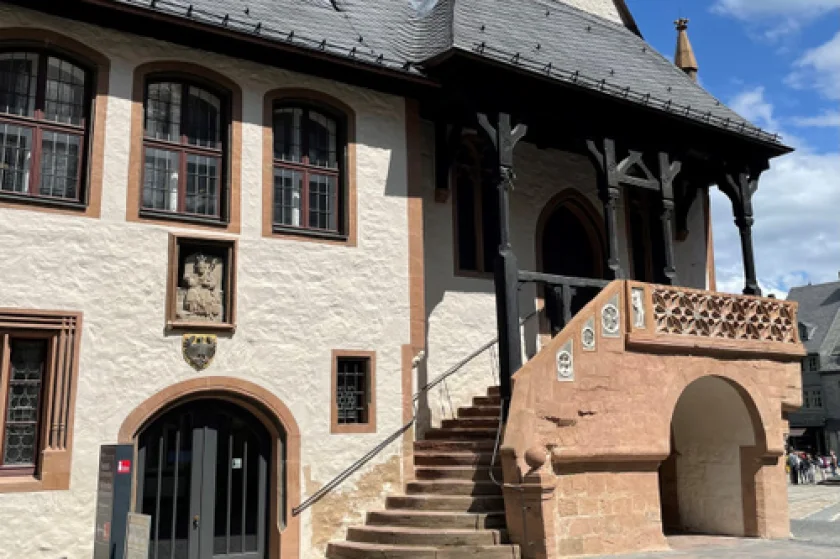 Hinter den Rathaustüren