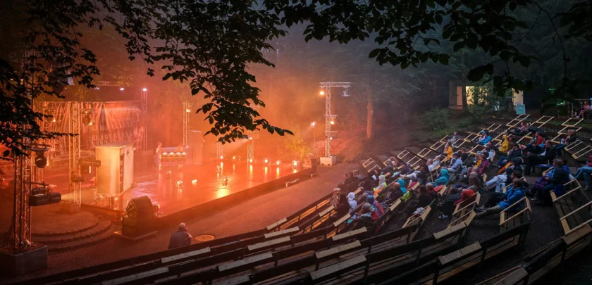 Irgendwas mit: SCHNEEWITTCHEN! - Schauspiel - Theater Natur Festival 2026