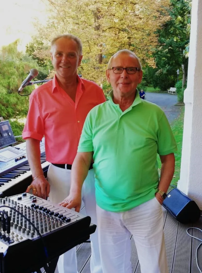 Kurmusik mit der Contrast-Band