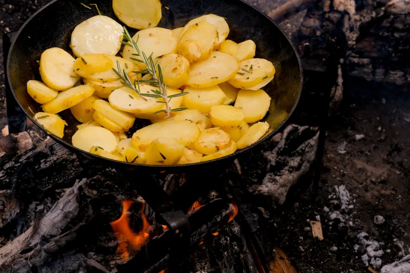 Lagerfeuerküche: Aus dem Garten auf den Teller