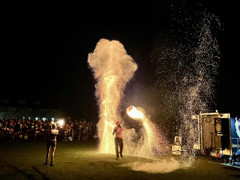 Laternenumzug im Bürgerpark - Laternenumzug mit Spielmannszug, Feuerschalen, Feuershow, Stockbrotbacken & Kakao
