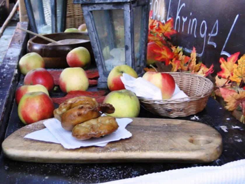 "Lecker Speys un lange Danz"