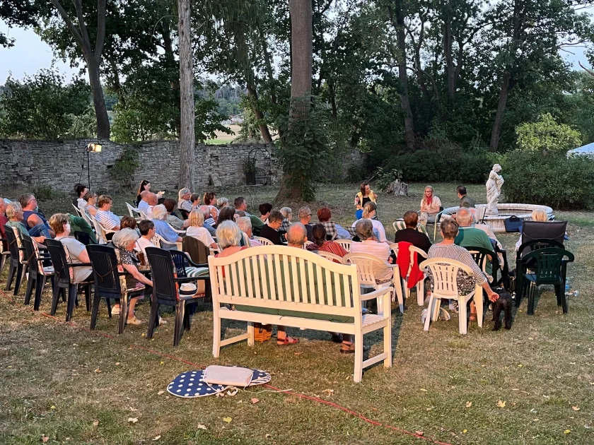 Open Air Sommertheater im Gutspark Cattenstedt