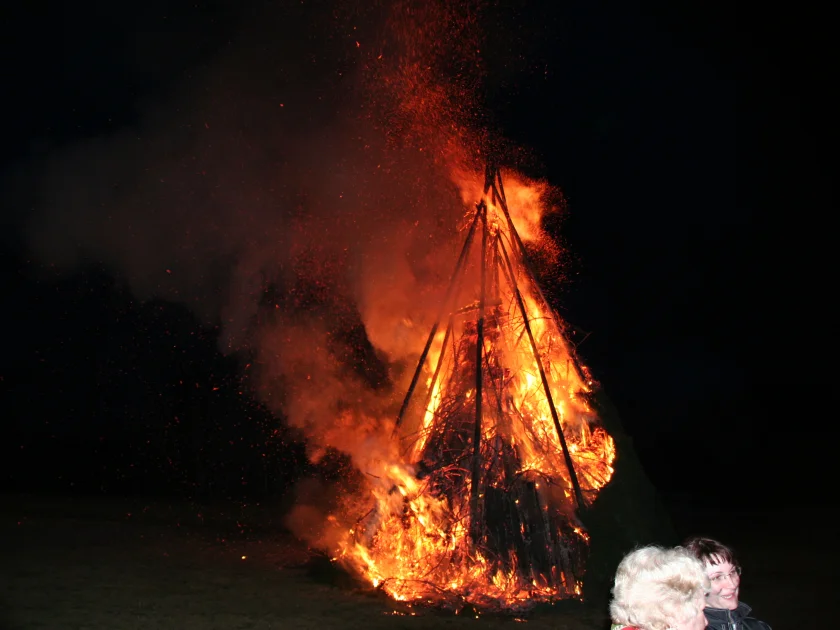 Osterfeuer in Tanne - 