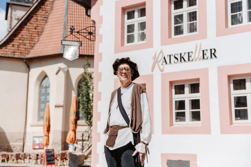 Pikante Enthüllungen, Geheimnisse und Anekdoten - Stadtgeflüster mit Notarius Schellschläger