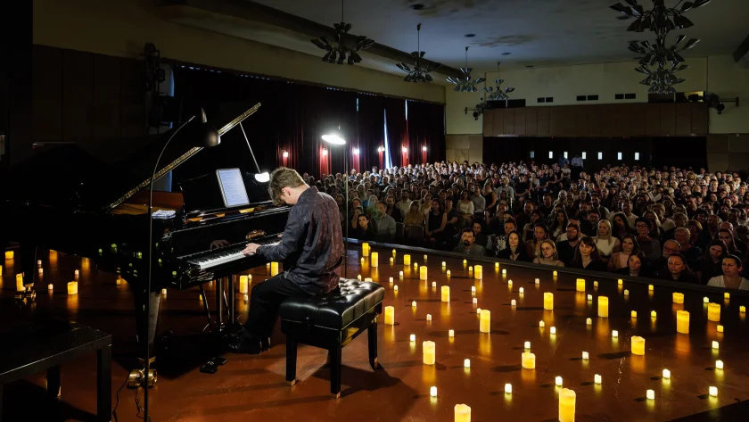 The Music of Ludovico Einaudi: Tribute - Klavierkonzert - Ein Abend voller Emotionen, Kerzenlicht und zeitloser Klaviermusik