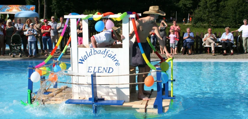 Waldbadfest - mit Wasserkistenrennen