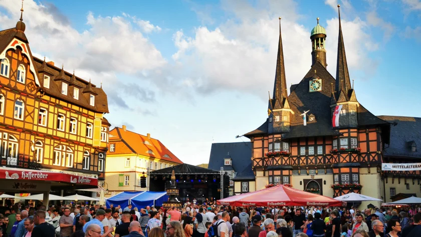 60. Wernigeröder Rathausfest - Live-Musik auf neun Bühnen inmitten der „Bunten Stadt am Harz“Detailiertes Programm zum Rathausfest